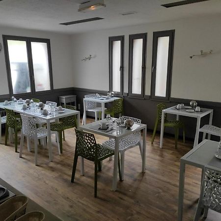 A L'Oree De La Foret Campeneac Luaran gambar